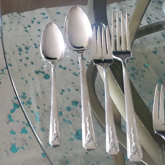 Community x16 - Picture 4 of 4